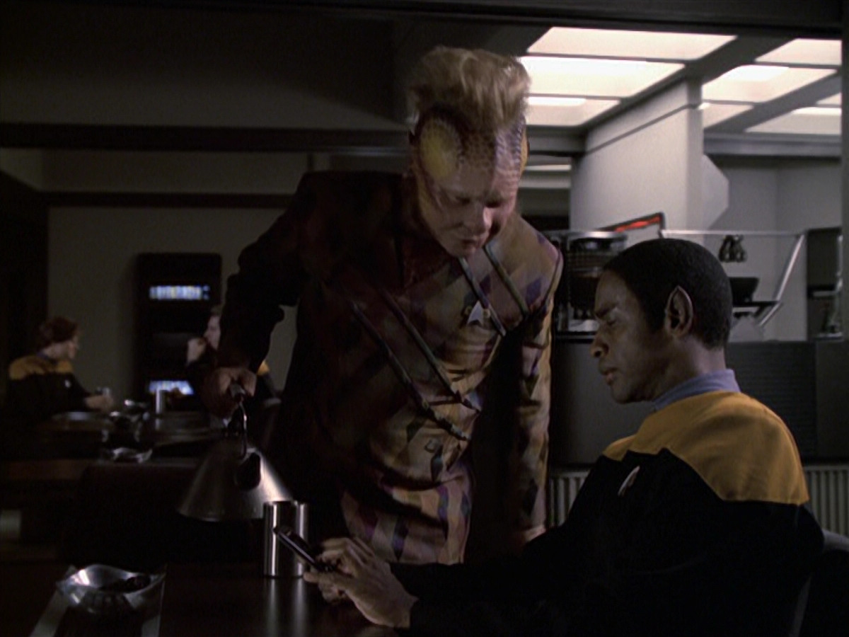 extant_StarTrek_VOY_6x22-Muse_01656.jpg