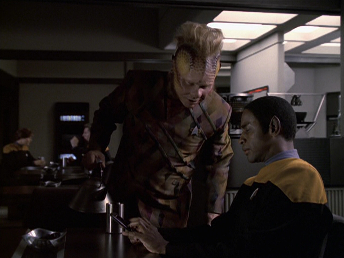 extant_StarTrek_VOY_6x22-Muse_01657.jpg