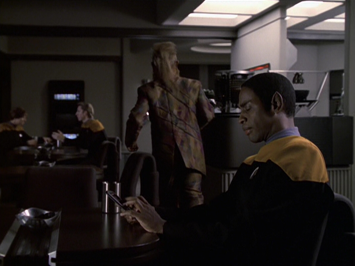 extant_StarTrek_VOY_6x22-Muse_01661.jpg