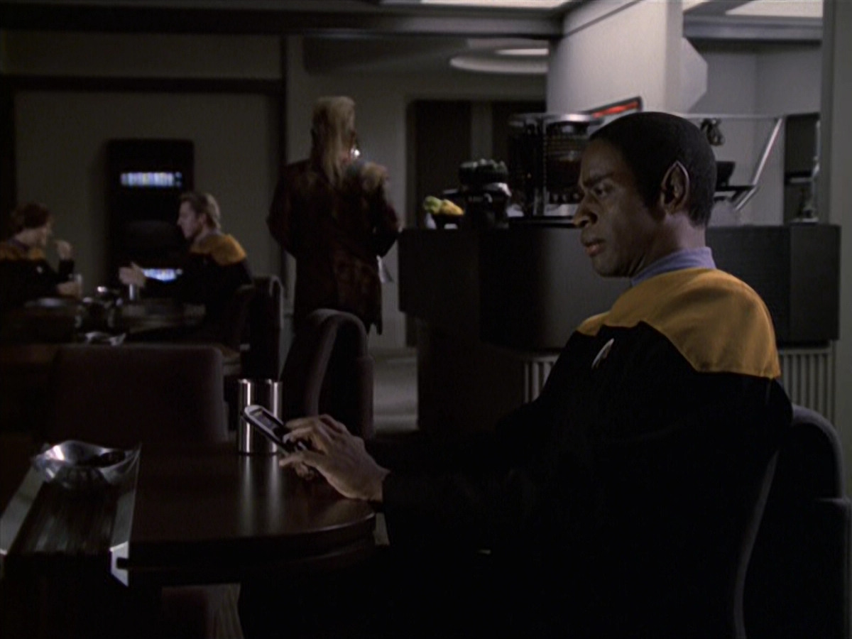 extant_StarTrek_VOY_6x22-Muse_01663.jpg