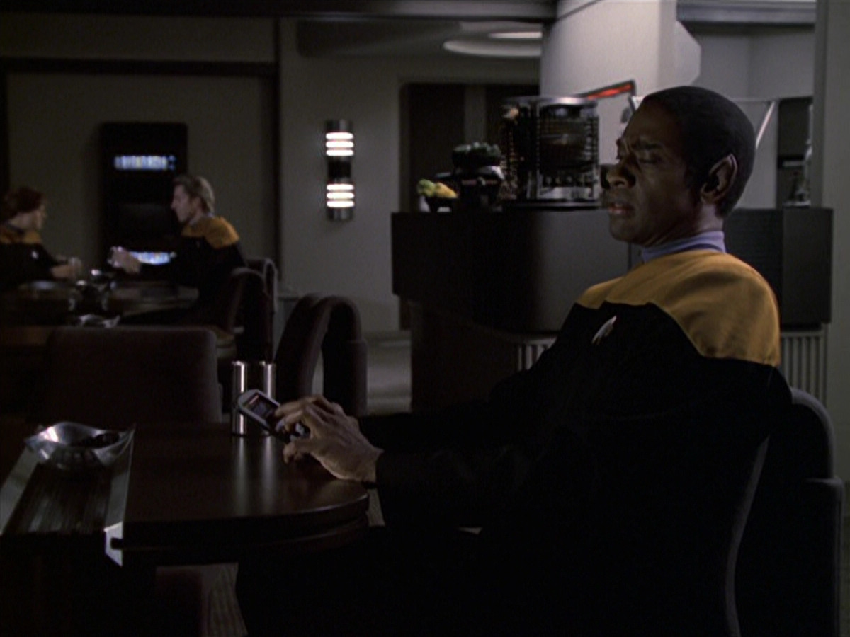extant_StarTrek_VOY_6x22-Muse_01666.jpg
