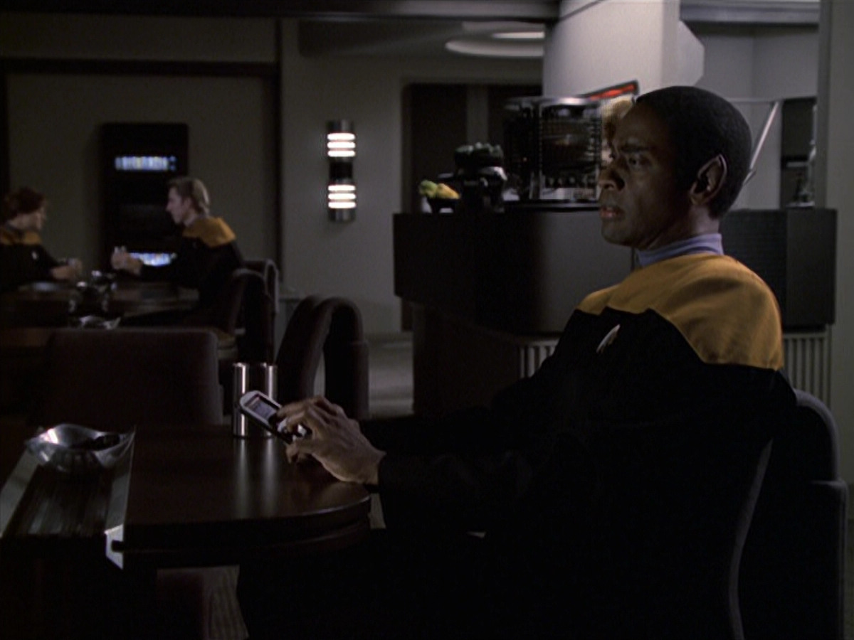 extant_StarTrek_VOY_6x22-Muse_01667.jpg
