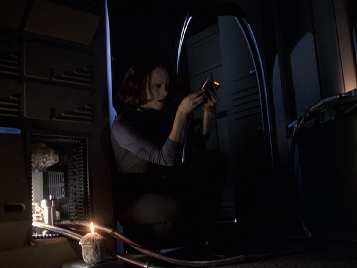 extant_StarTrek_VOY_6x22-Muse_01793.jpg
