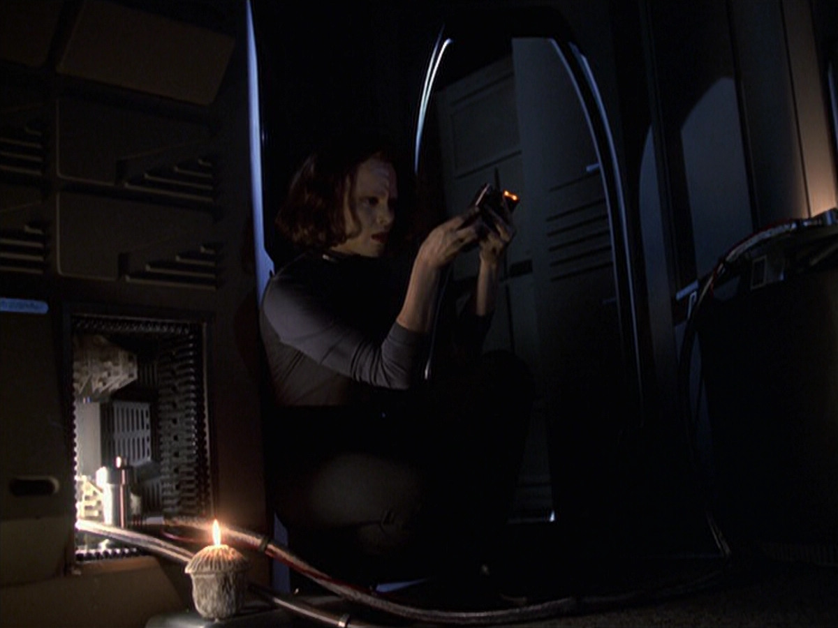 extant_StarTrek_VOY_6x22-Muse_01794.jpg
