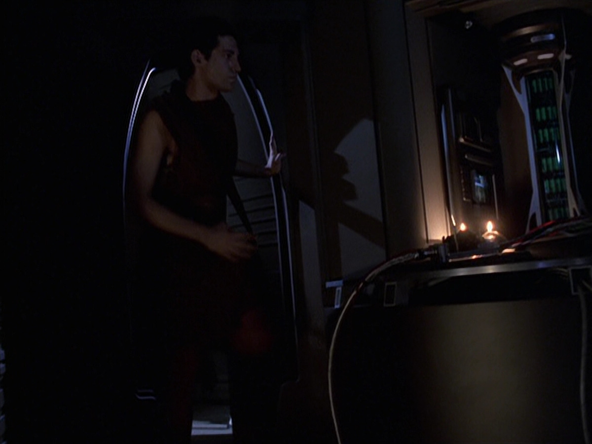 extant_StarTrek_VOY_6x22-Muse_01804.jpg