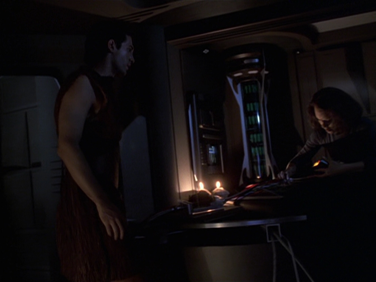 extant_StarTrek_VOY_6x22-Muse_01806.jpg