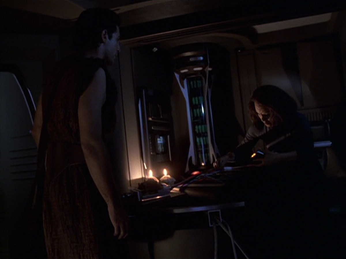 extant_StarTrek_VOY_6x22-Muse_01807.jpg