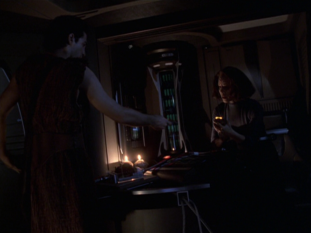 extant_StarTrek_VOY_6x22-Muse_01820.jpg