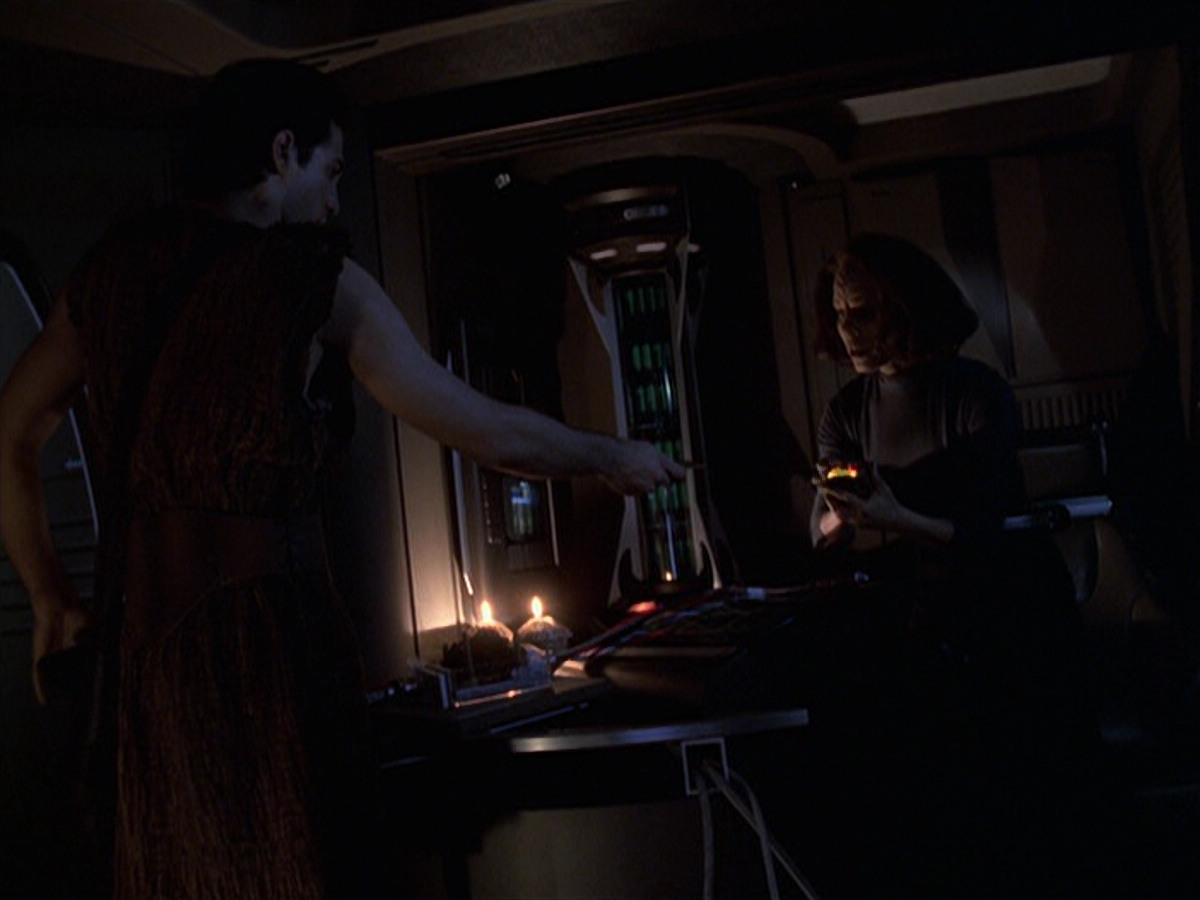 extant_StarTrek_VOY_6x22-Muse_01821.jpg