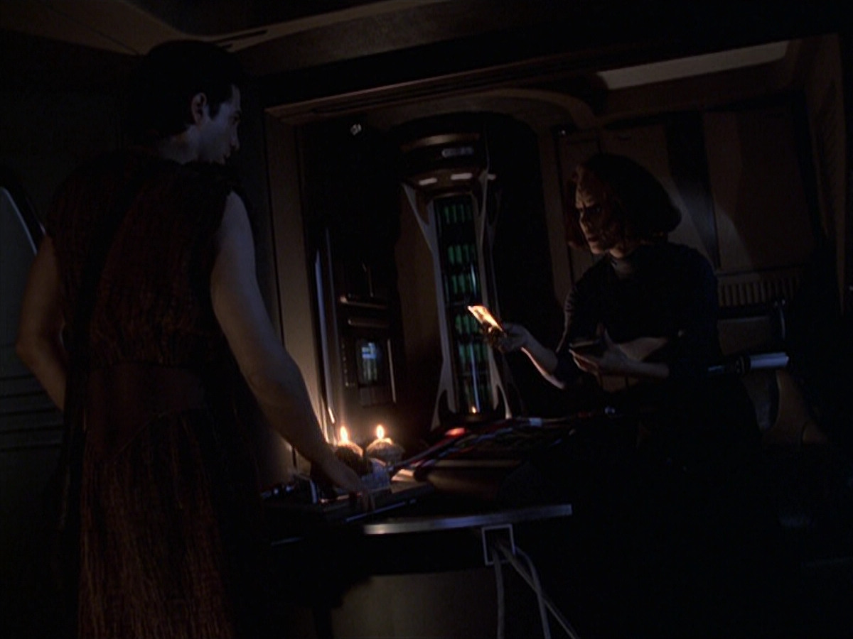 extant_StarTrek_VOY_6x22-Muse_01823.jpg