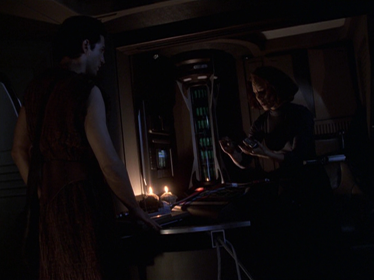 extant_StarTrek_VOY_6x22-Muse_01824.jpg