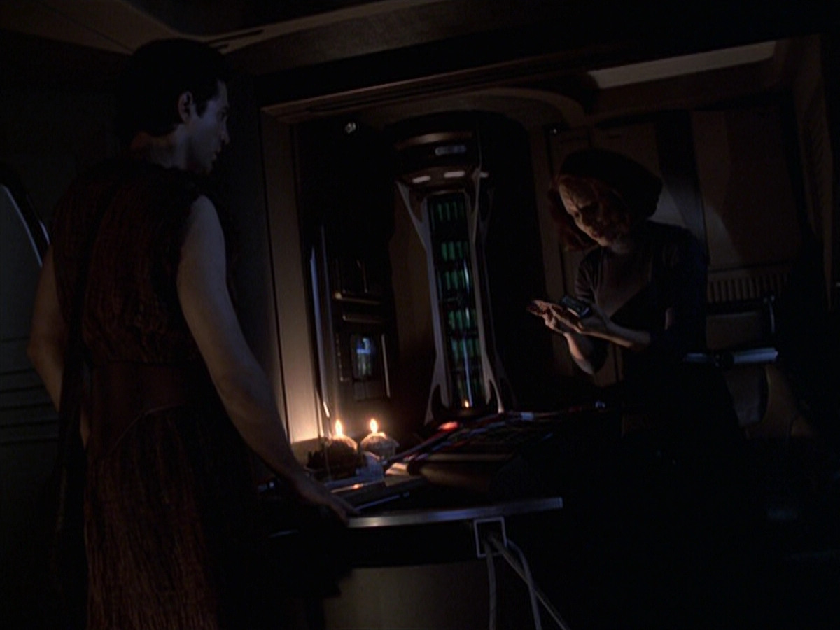 extant_StarTrek_VOY_6x22-Muse_01825.jpg