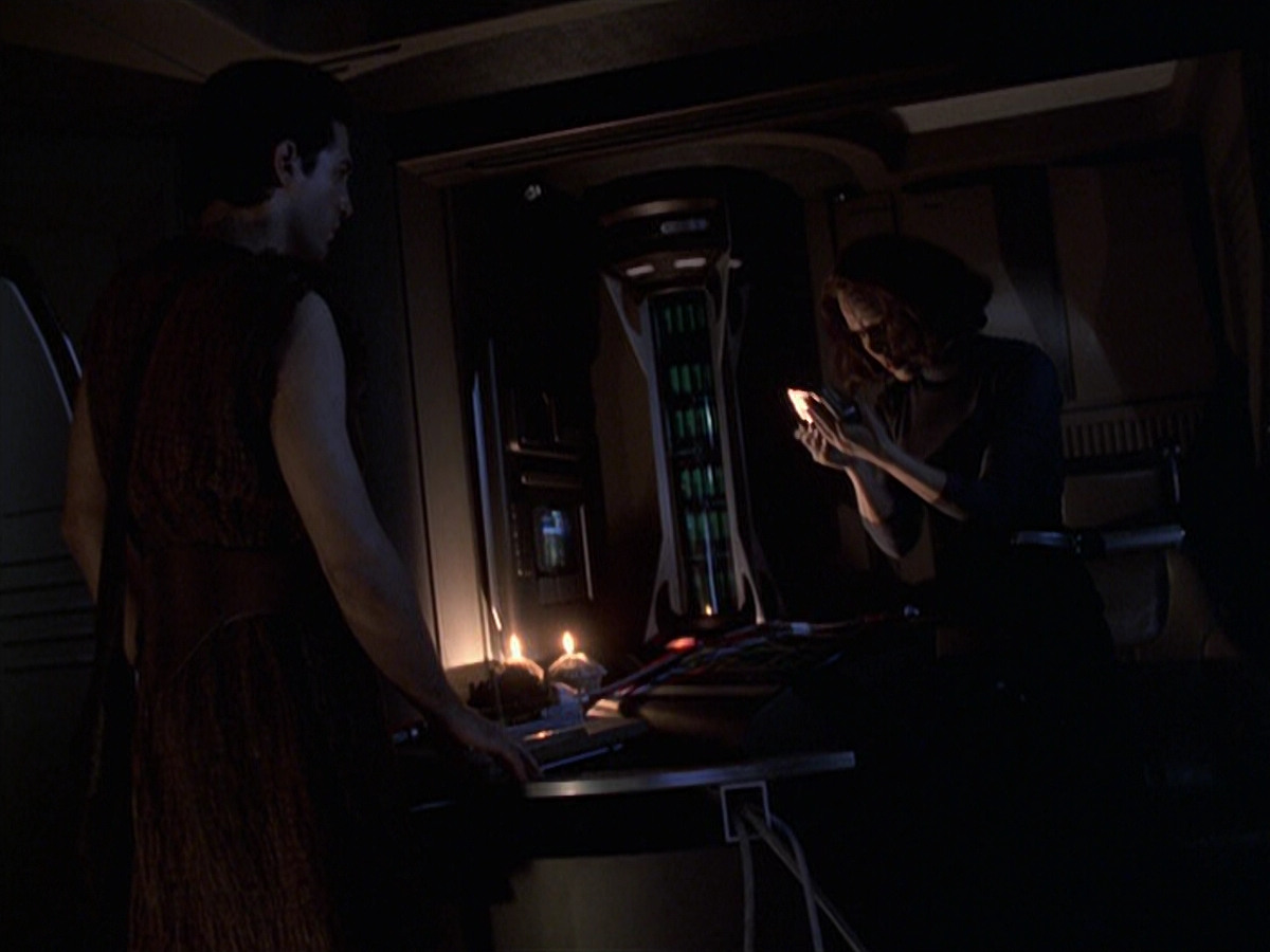 extant_StarTrek_VOY_6x22-Muse_01826.jpg