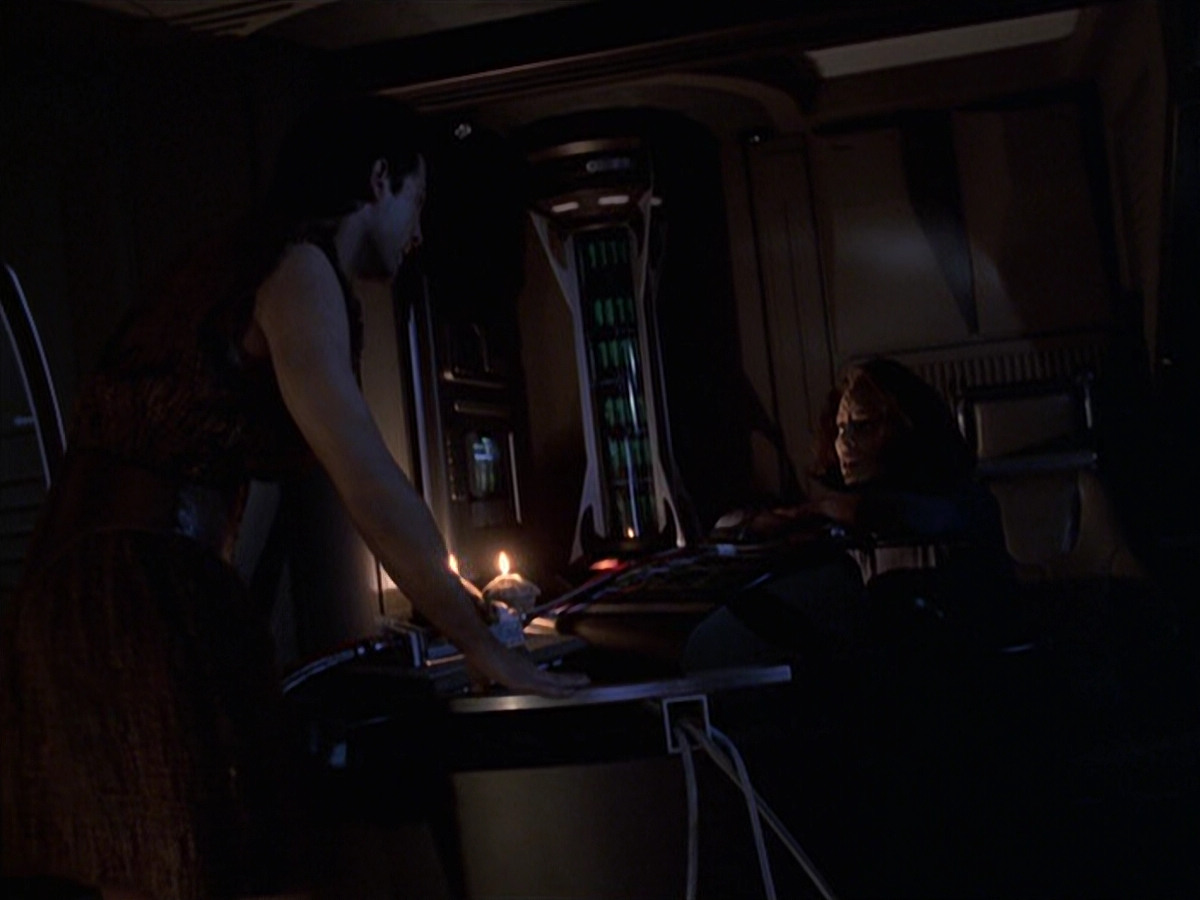 extant_StarTrek_VOY_6x22-Muse_01898.jpg
