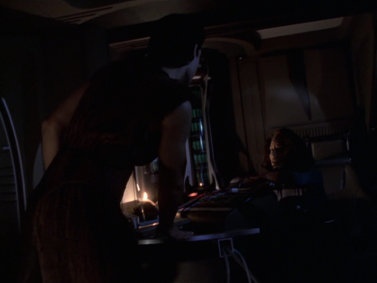 extant_StarTrek_VOY_6x22-Muse_01899.jpg