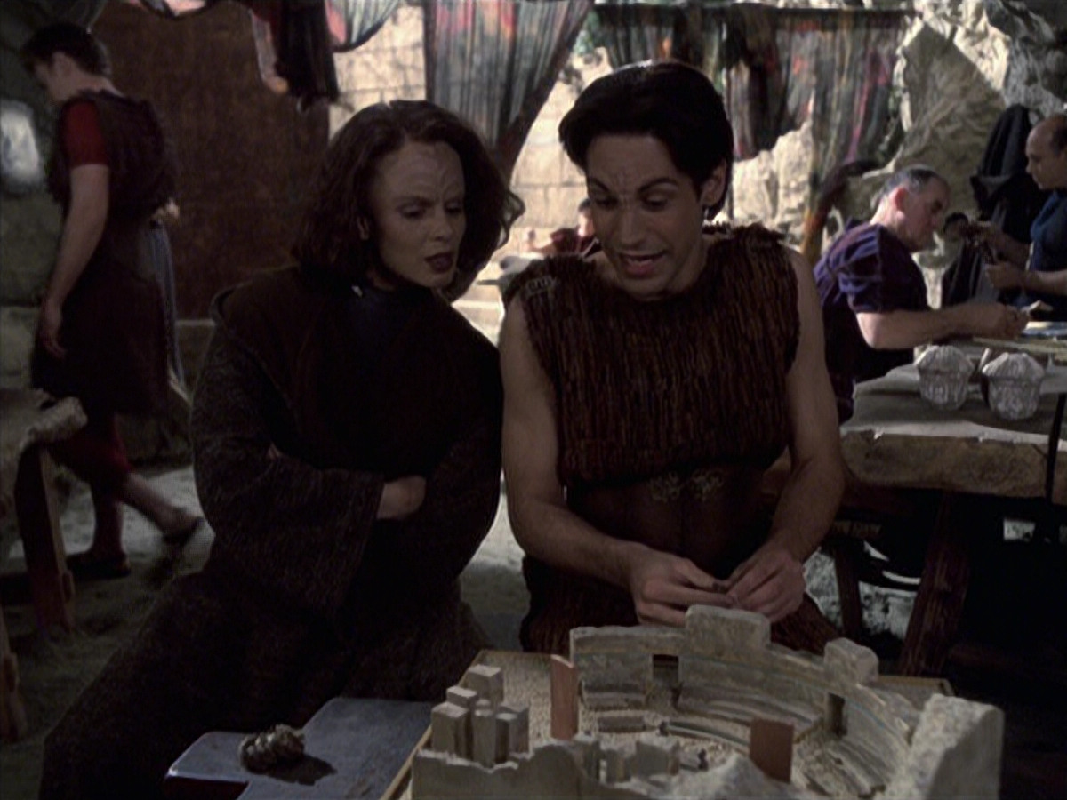 extant_StarTrek_VOY_6x22-Muse_01963.jpg
