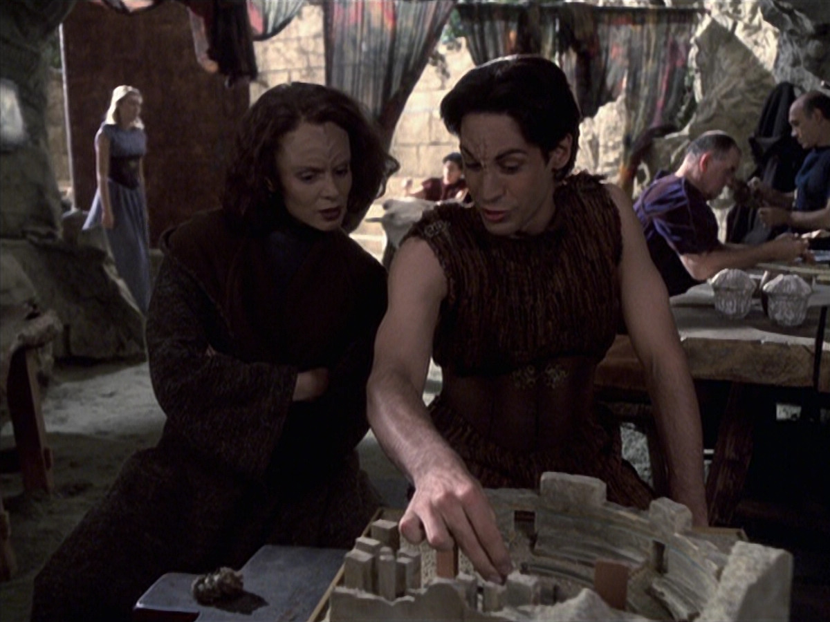 extant_StarTrek_VOY_6x22-Muse_01967.jpg