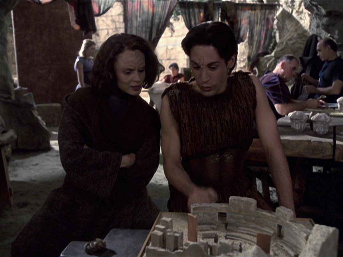 extant_StarTrek_VOY_6x22-Muse_01970.jpg