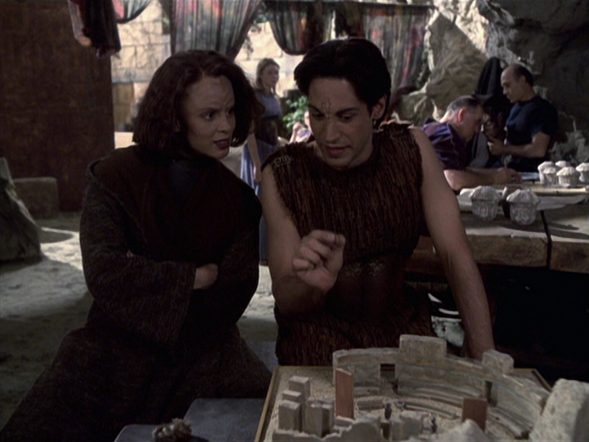 extant_StarTrek_VOY_6x22-Muse_01976.jpg