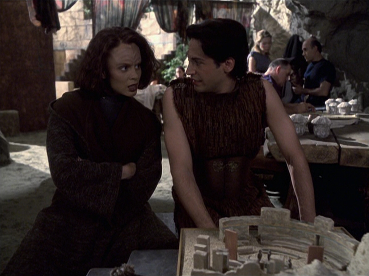 extant_StarTrek_VOY_6x22-Muse_01981.jpg