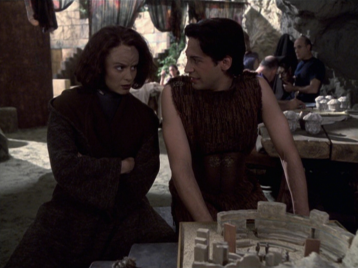 extant_StarTrek_VOY_6x22-Muse_01982.jpg