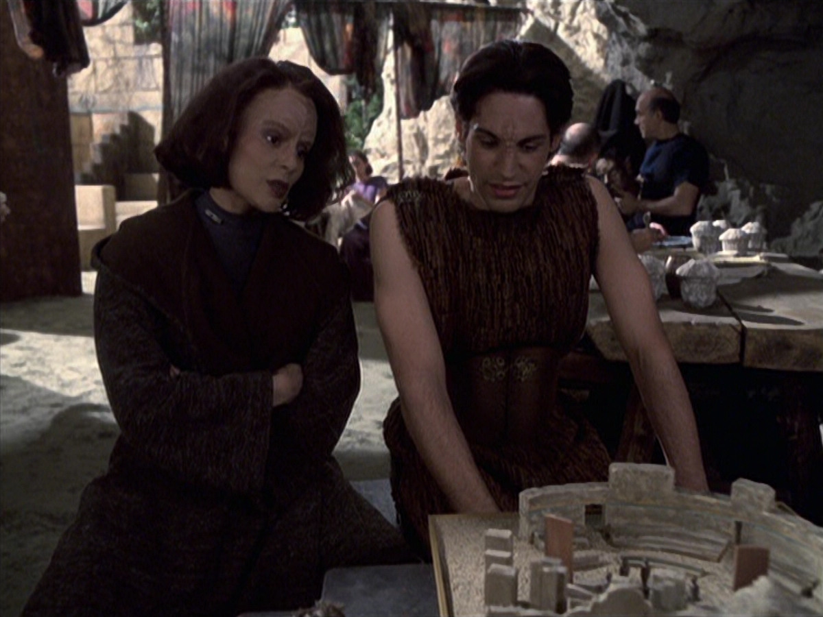 extant_StarTrek_VOY_6x22-Muse_01987.jpg