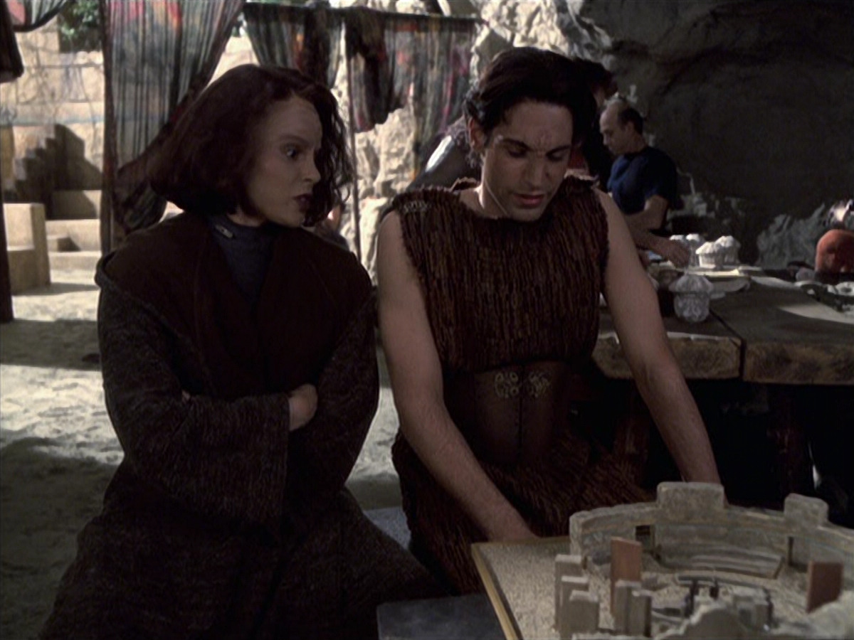 extant_StarTrek_VOY_6x22-Muse_01994.jpg