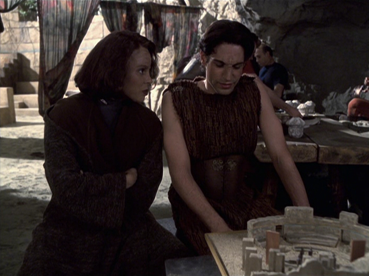 extant_StarTrek_VOY_6x22-Muse_01995.jpg