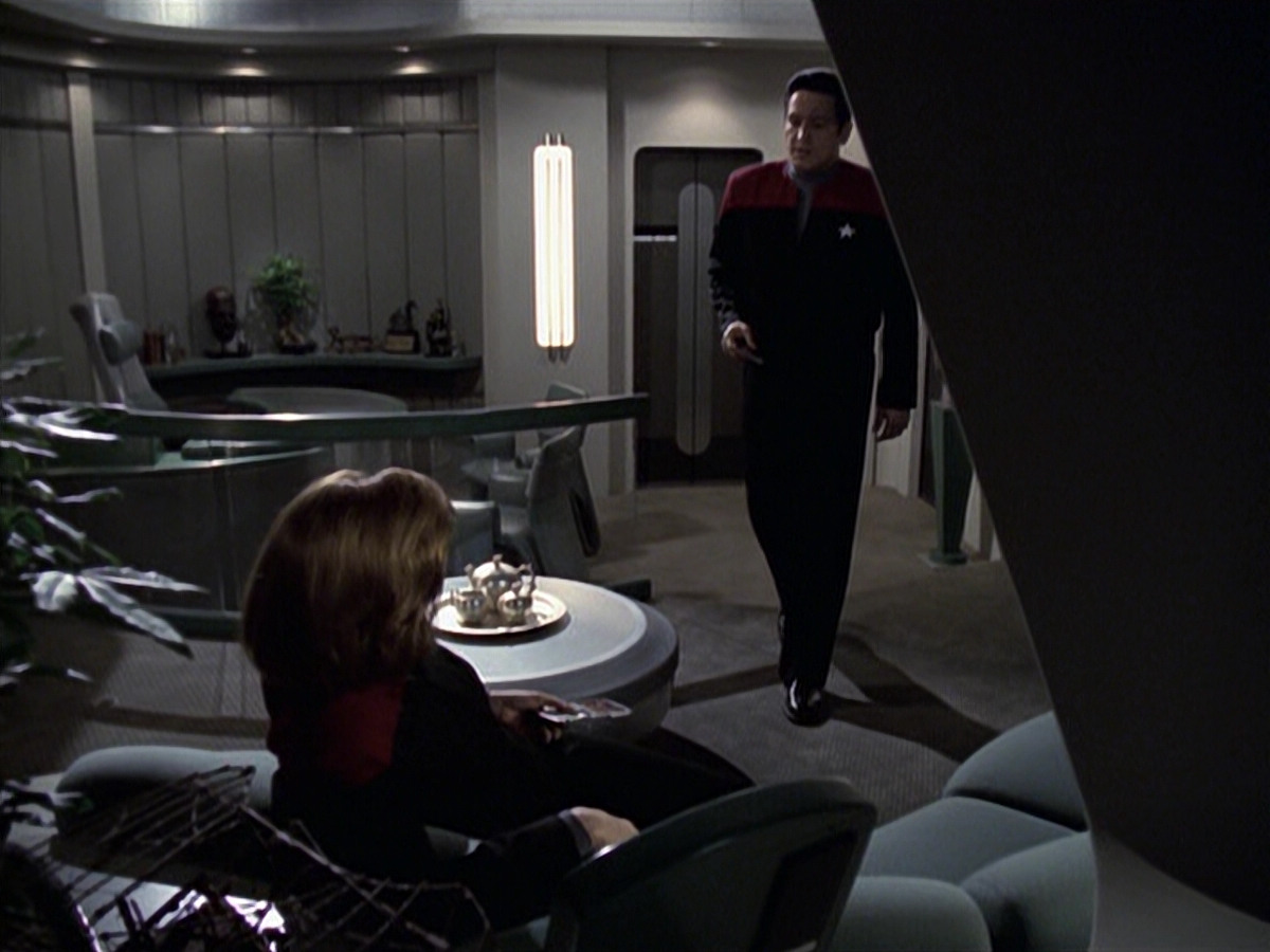 extant_StarTrek_VOY_6x22-Muse_02153.jpg