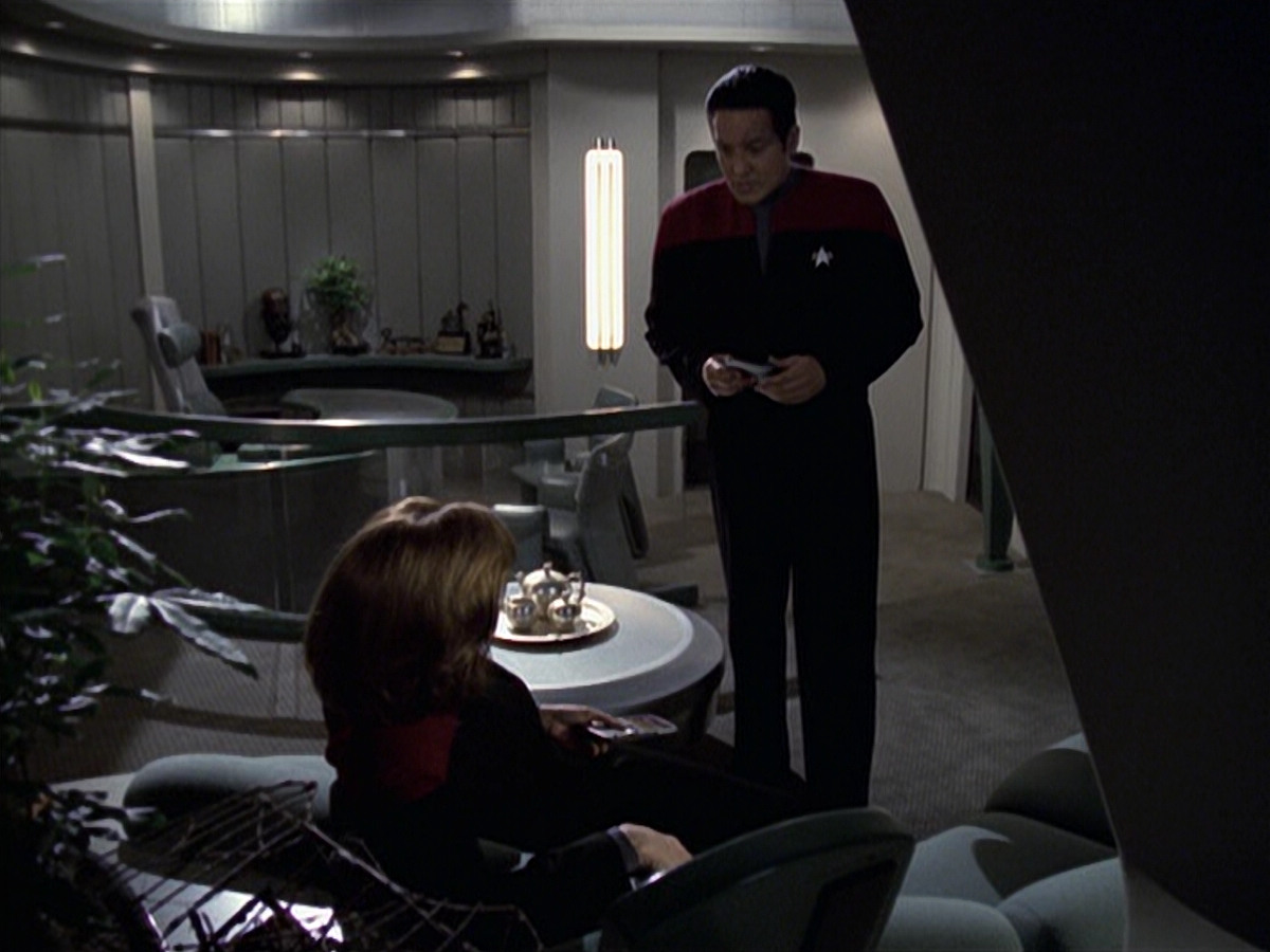 extant_StarTrek_VOY_6x22-Muse_02155.jpg