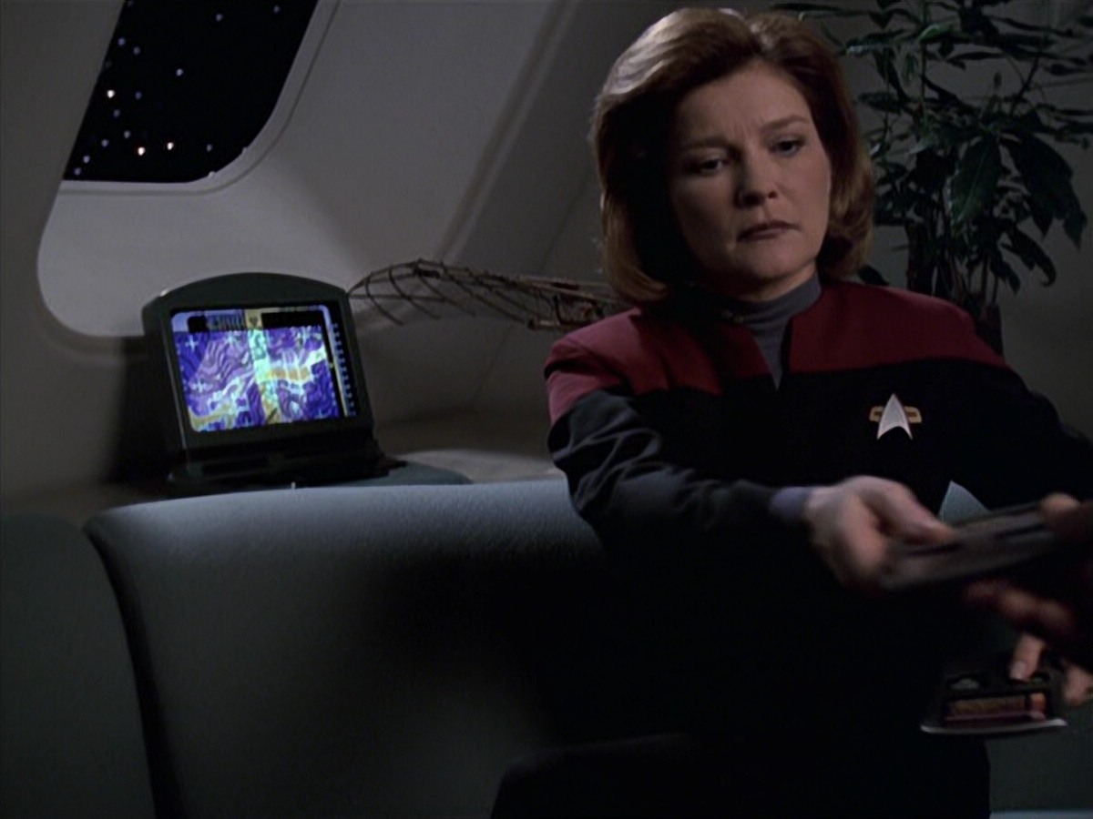 extant_StarTrek_VOY_6x22-Muse_02162.jpg