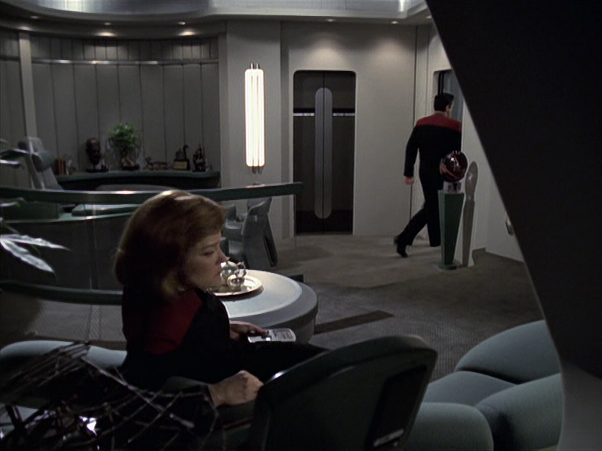 extant_StarTrek_VOY_6x22-Muse_02234.jpg