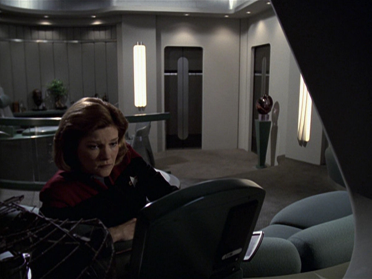 extant_StarTrek_VOY_6x22-Muse_02237.jpg