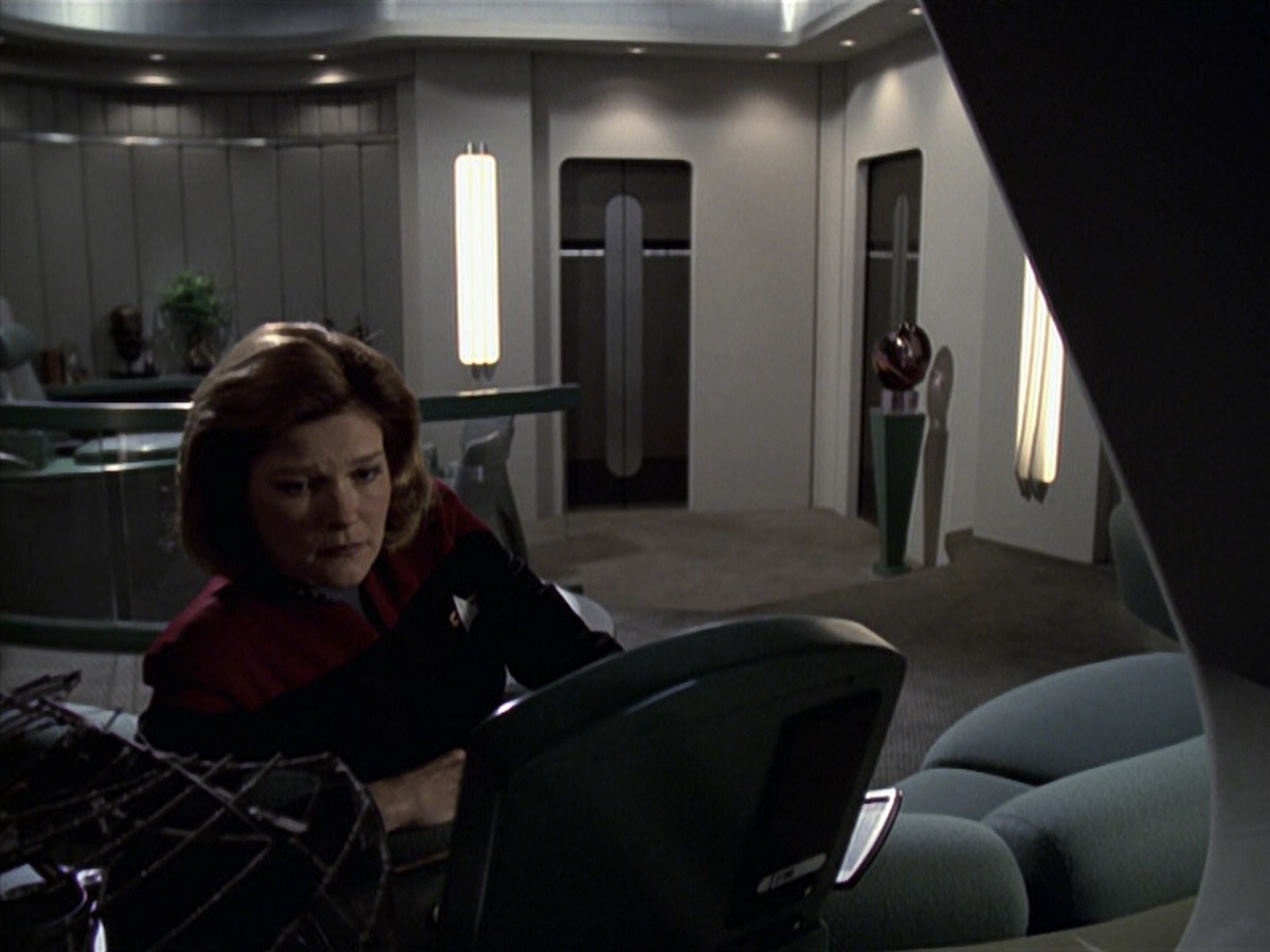 extant_StarTrek_VOY_6x22-Muse_02239.jpg
