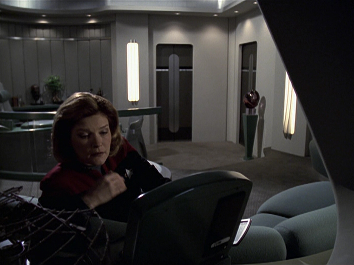 extant_StarTrek_VOY_6x22-Muse_02240.jpg