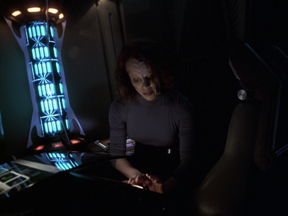 extant_StarTrek_VOY_6x22-Muse_03301.jpg
