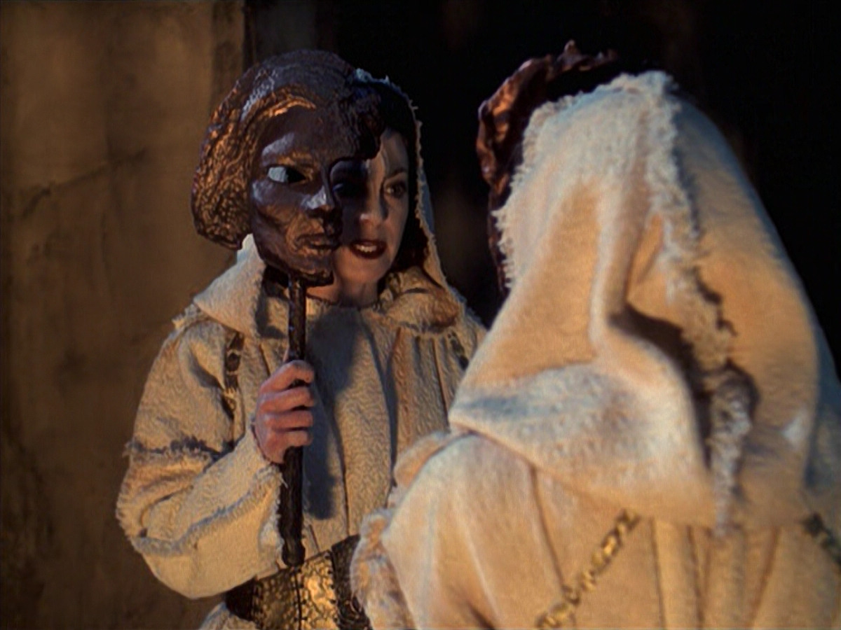 extant_StarTrek_VOY_6x22-Muse_03361.jpg