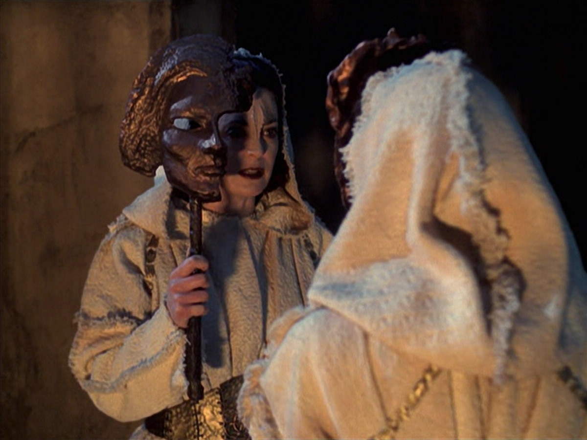 extant_StarTrek_VOY_6x22-Muse_03363.jpg