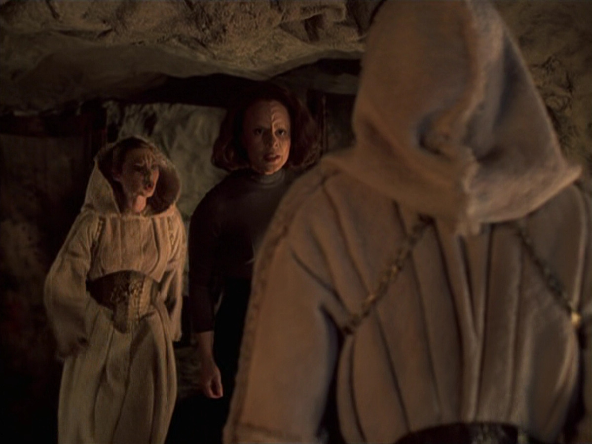 extant_StarTrek_VOY_6x22-Muse_03394.jpg