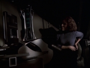 extant_StarTrek_VOY_6x22-Muse_00922.jpg