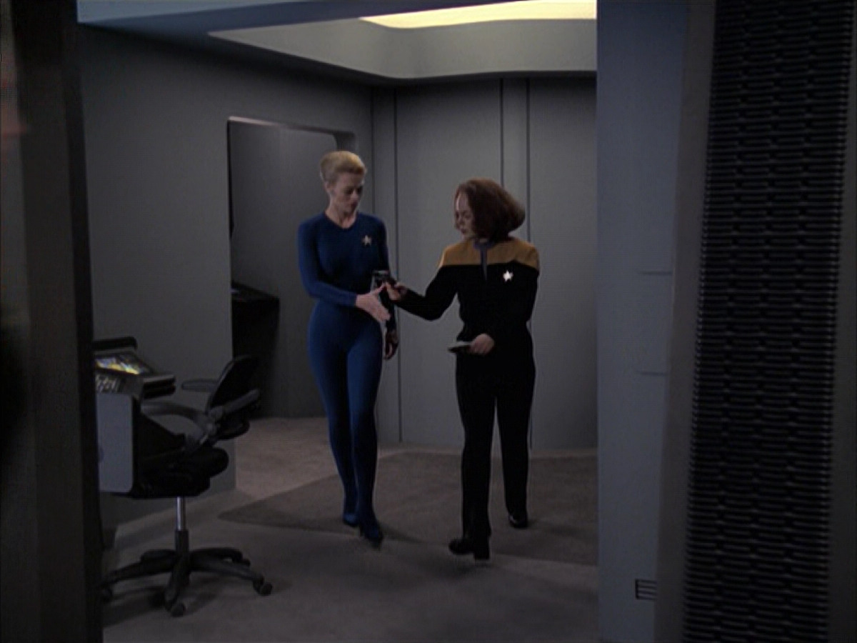 extant_StarTrek_VOY_6x23-Fury_00481.jpg