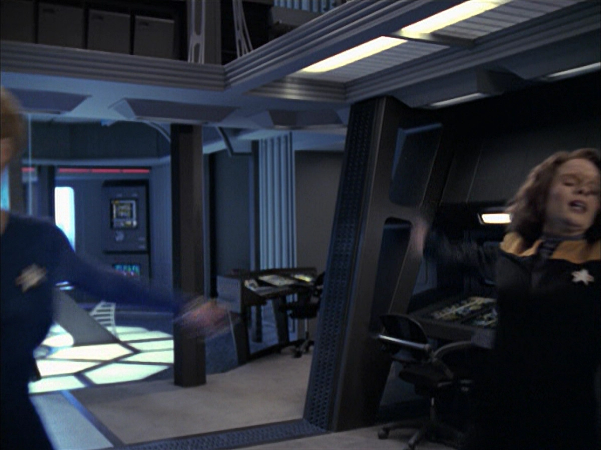 extant_StarTrek_VOY_6x23-Fury_00498.jpg