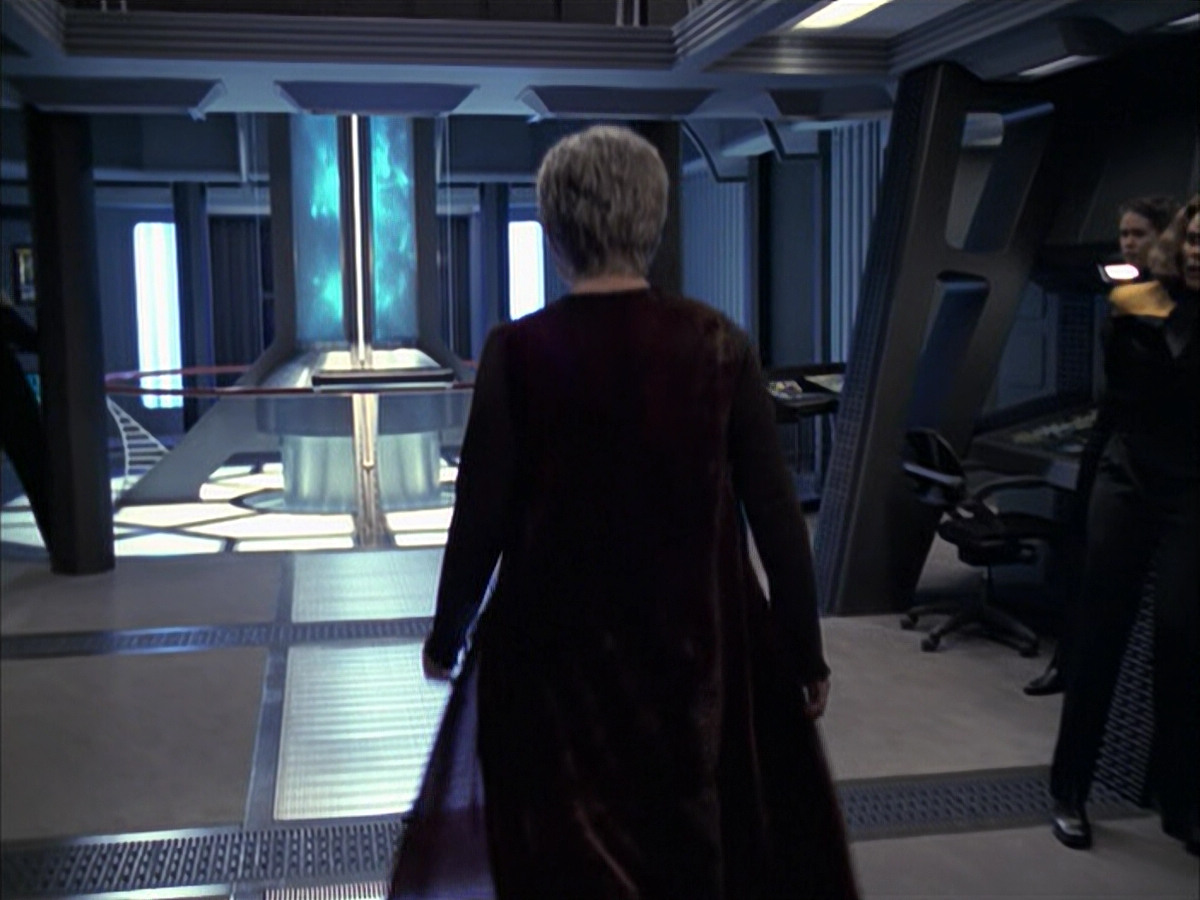 extant_StarTrek_VOY_6x23-Fury_00501.jpg