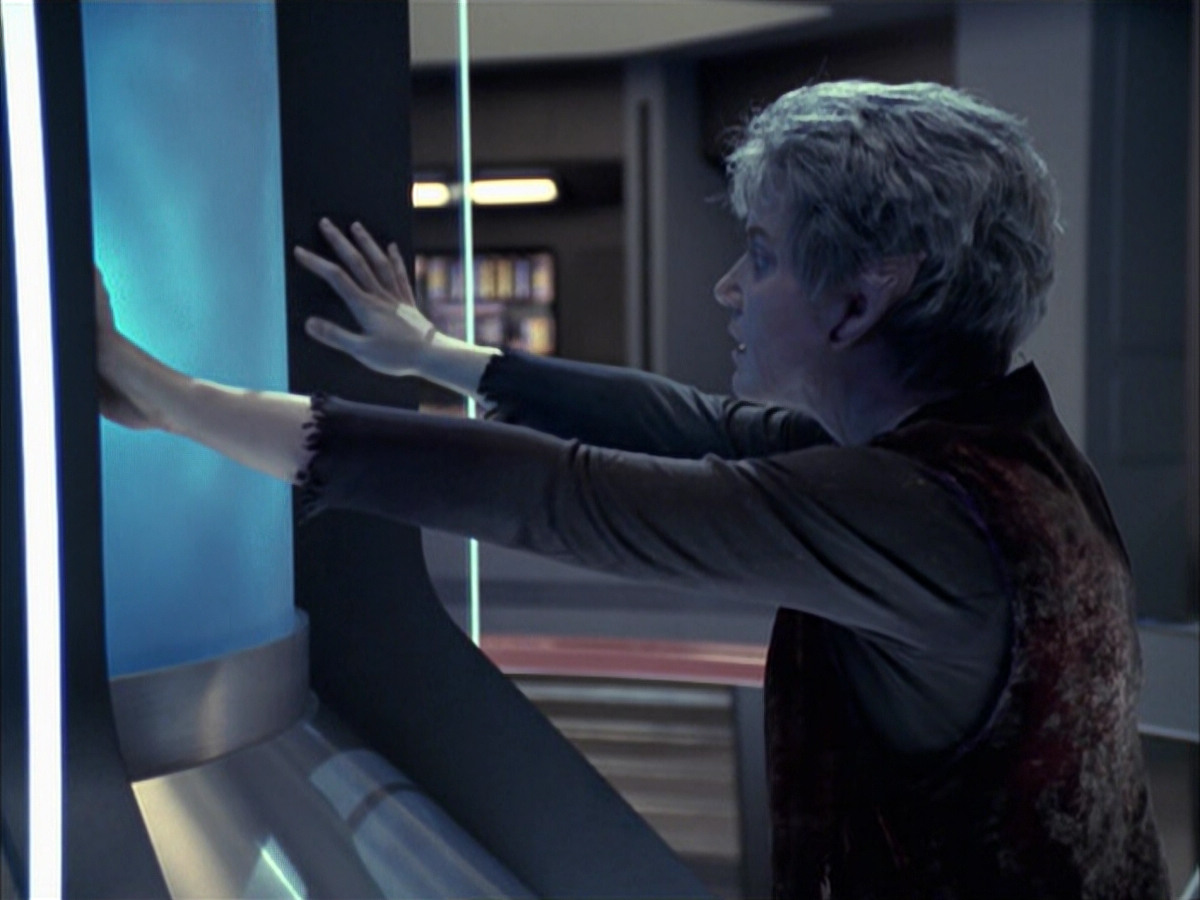 extant_StarTrek_VOY_6x23-Fury_00527.jpg