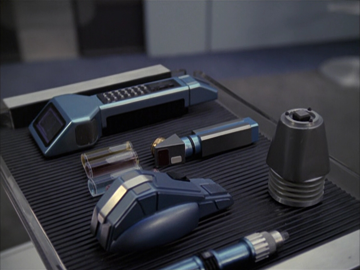 extant_StarTrek_VOY_6x23-Fury_00674.jpg