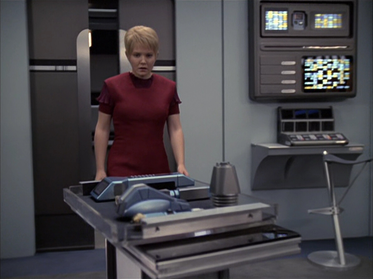 extant_StarTrek_VOY_6x23-Fury_00679.jpg