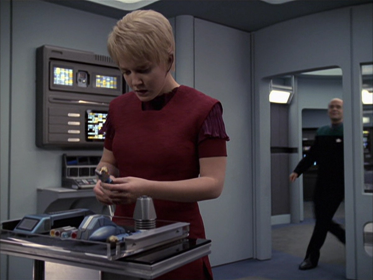 extant_StarTrek_VOY_6x23-Fury_00684.jpg