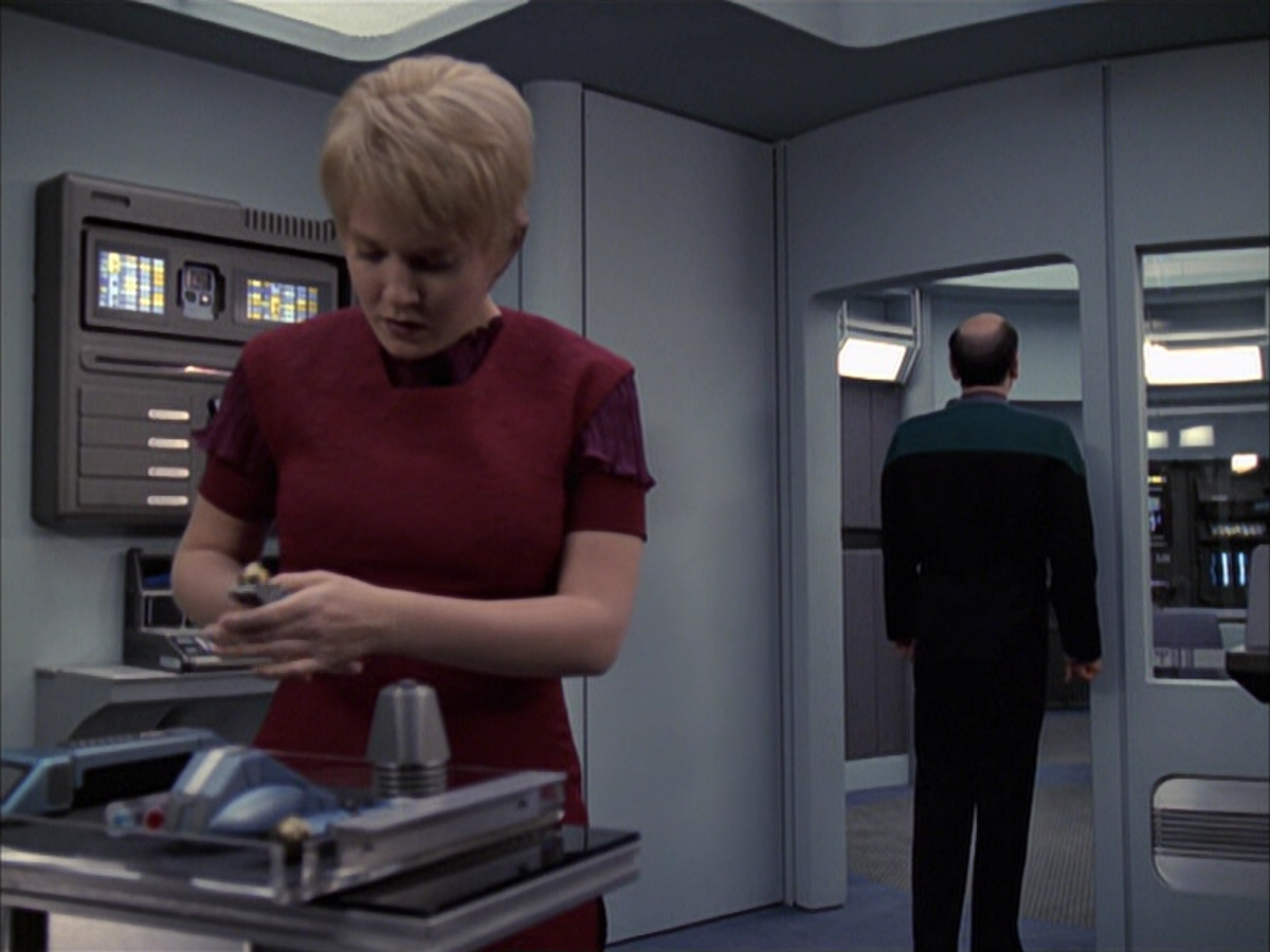extant_StarTrek_VOY_6x23-Fury_00695.jpg