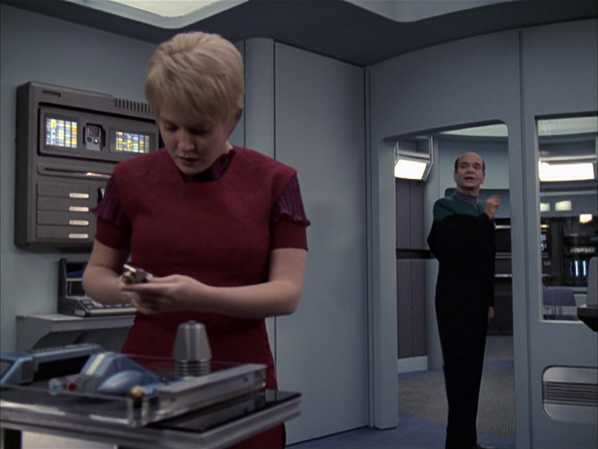 extant_StarTrek_VOY_6x23-Fury_00696.jpg