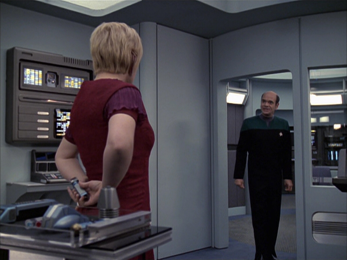 extant_StarTrek_VOY_6x23-Fury_00700.jpg